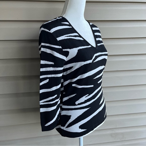 •Cyrus• Knit V-neck Pullover Top - Size Medium - Picture 5 of 8